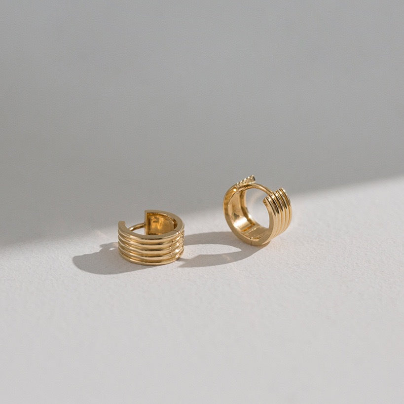 High Quality Women's Fashion Jewelry Zircon Waterproof Hypoallergenic 18K Gold Titanium Steel Smooth Wide Band Stainless Steel