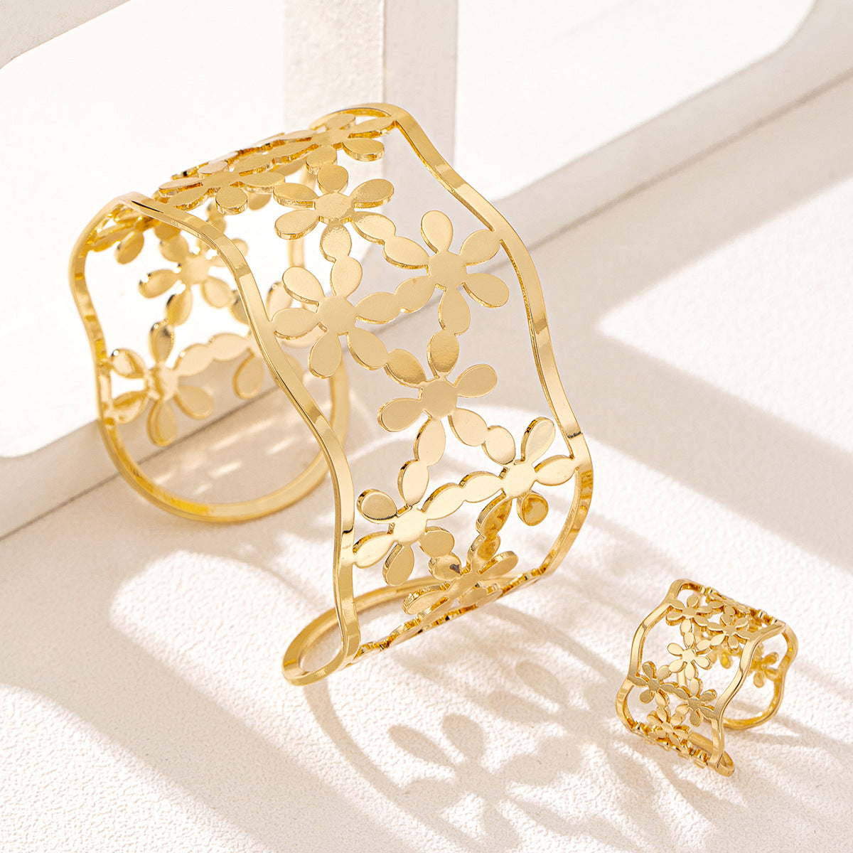 2025 New Trend Gold Plated Stainless Steel Women Bracelet Ring Jewelry Set Classic Geometric Luxury Design Anniversary Gift