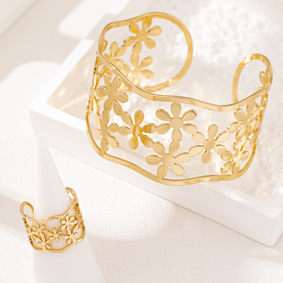 2025 New Trend Gold Plated Stainless Steel Women Bracelet Ring Jewelry Set Classic Geometric Luxury Design Anniversary Gift